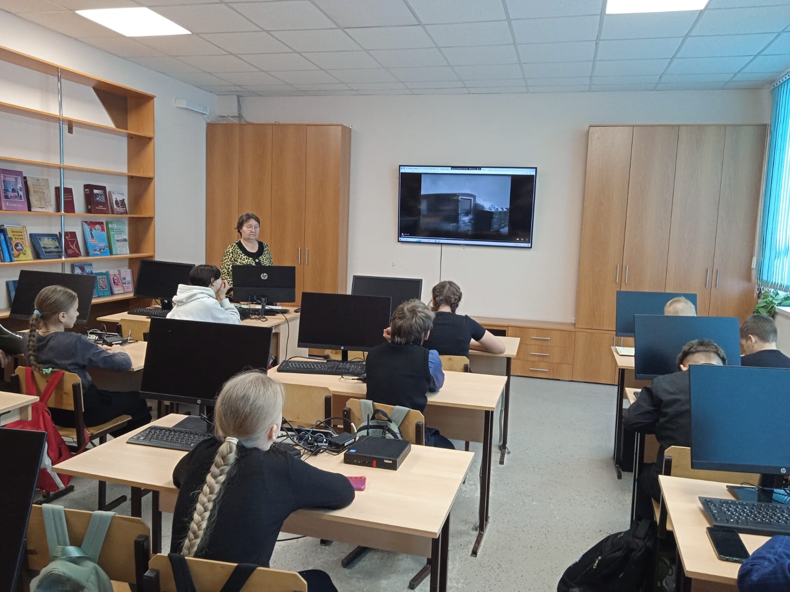 Час громкого чтения "Читаем книги о войне".