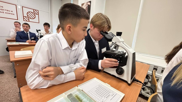 Сегодня в нашей школе произошло знаменательное событие – состоялось открытие Агротехкласса!.