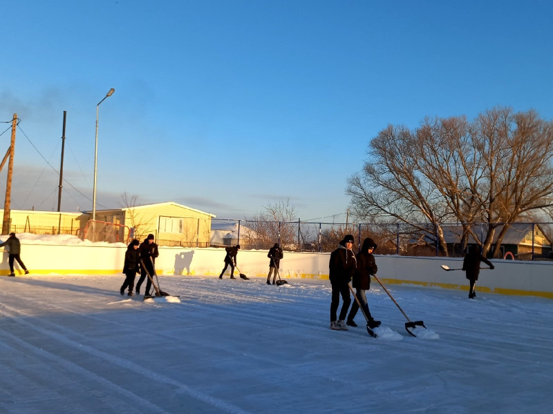 Какой новый год без сверкающего серебром льда и коньков?!.