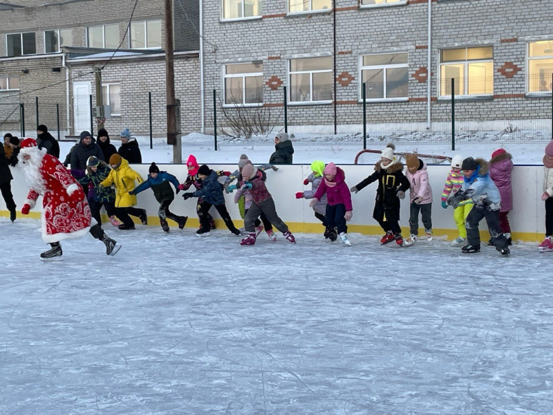 Ура! Ура! Ура! Мы открыли каток!!!!!!.