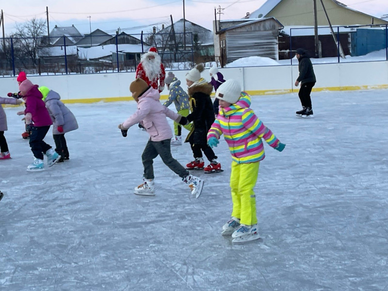 Ура! Ура! Ура! Мы открыли каток!!!!!!.