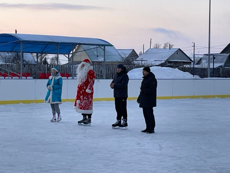 Ура! Ура! Ура! Мы открыли каток!!!!!!.