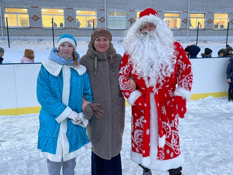 Ура! Ура! Ура! Мы открыли каток!!!!!!.