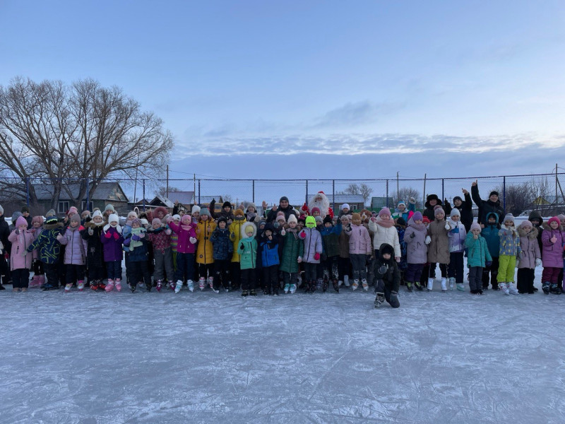 Ура! Ура! Ура! Мы открыли каток!!!!!!.