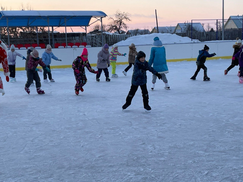 Ура! Ура! Ура! Мы открыли каток!!!!!!.