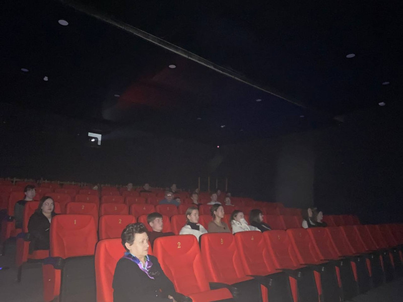 Школьники посмотрели кинофильм о событиях Сталинградской битвы..