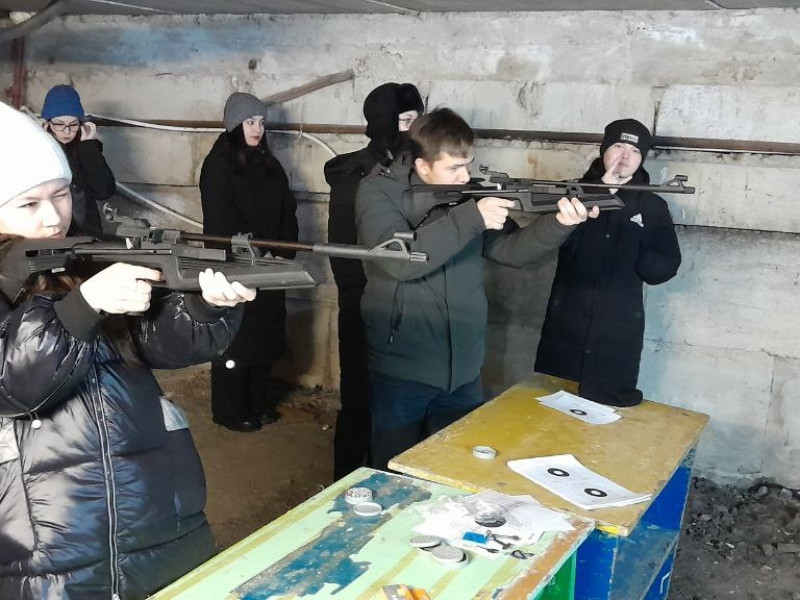 Стрельбы из пневматической винтовки.