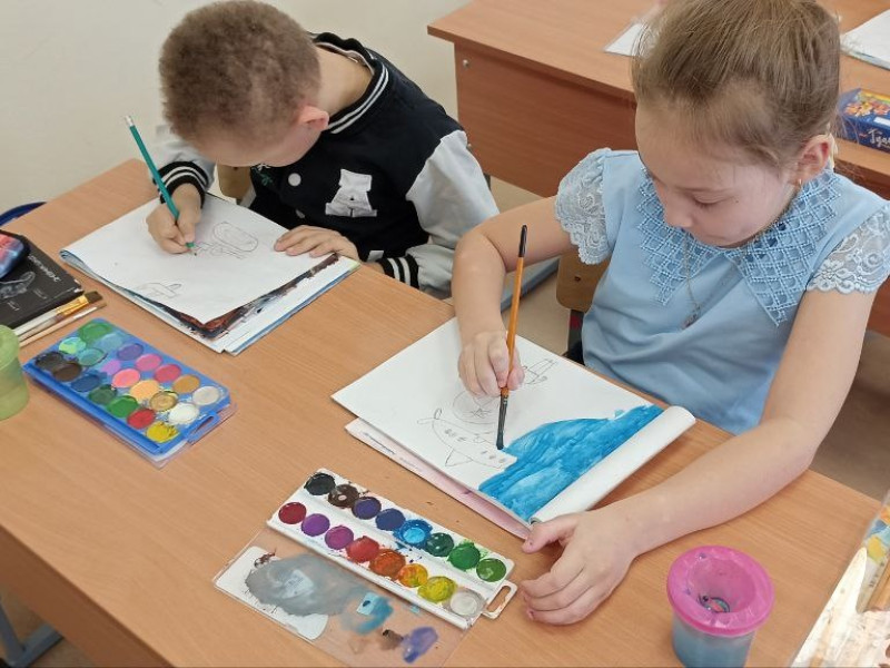 Выставка рисунков "Мой папа в армии".