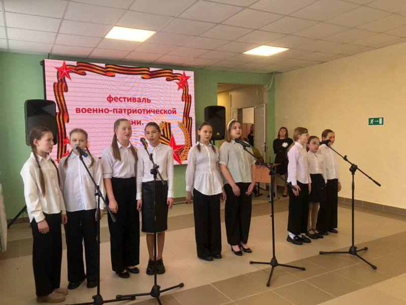 Школьный фестиваль военно-патриотической песни "О тебе, моя Россия".