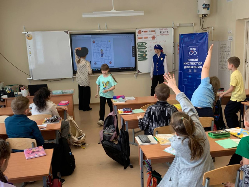 Игра "Знатоки дорожных знаков".