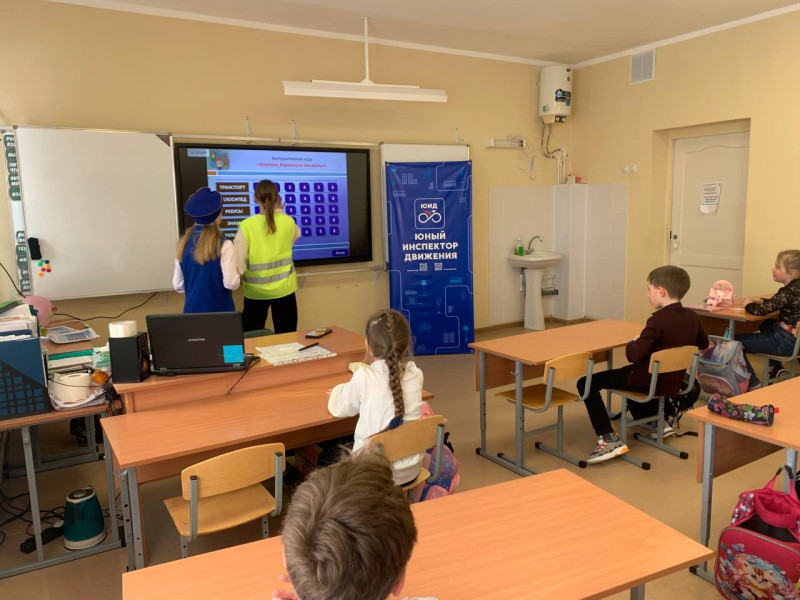 Игра "Знатоки дорожных знаков".