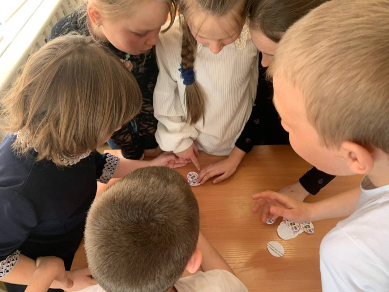 Игра "Знатоки дорожных знаков".