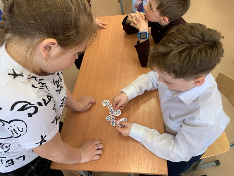 Игра "Знатоки дорожных знаков".