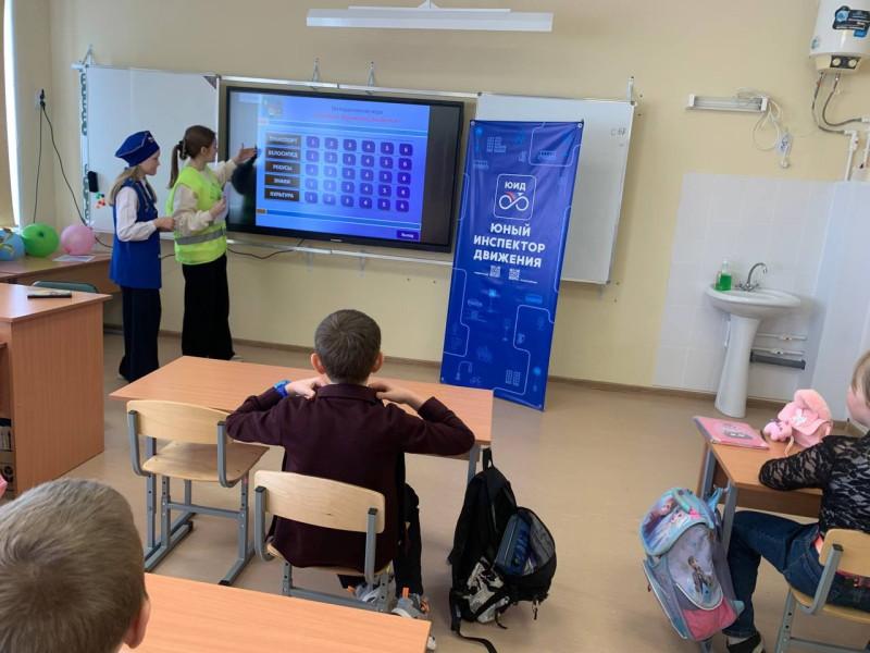 Игра "Знатоки дорожных знаков".